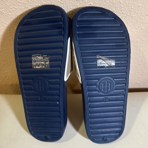 SOLD. SOLD.  Tommy Hilfiger slides size 6 - Picture 2 of 2